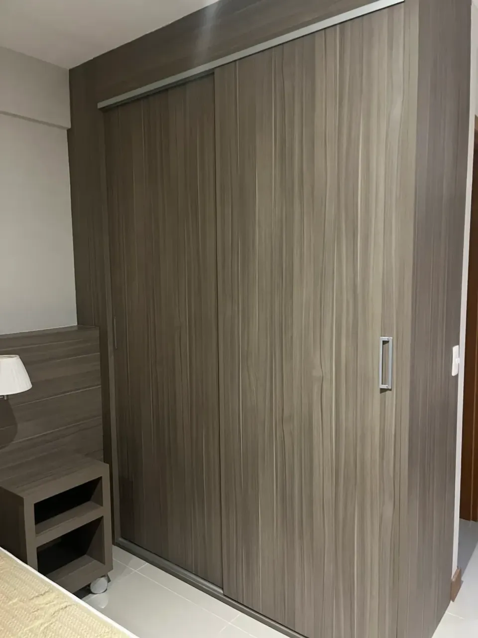 Furnished 1-bedroom apartment with open-plan kitchen — photo 3