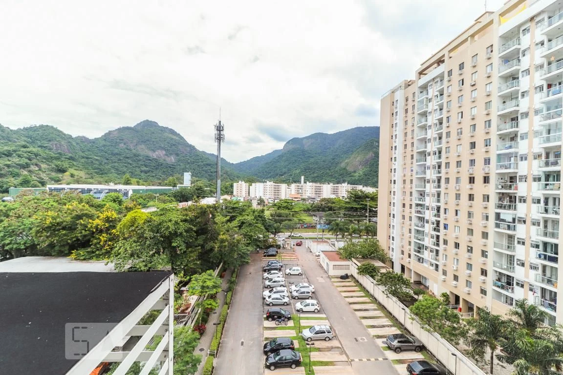 Unfurnished 3-bedroom apartment with balcony — photo 42