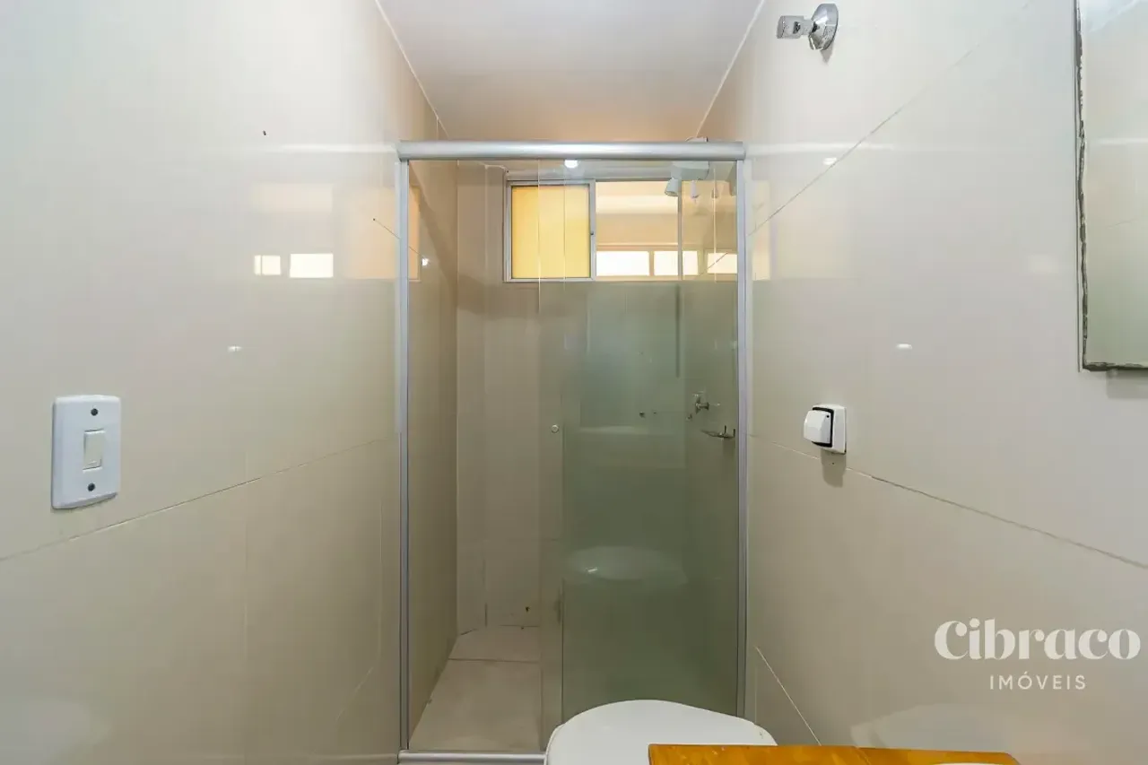 Apartamento de aluguel com 2 quartos e piso de madeira — photo 15