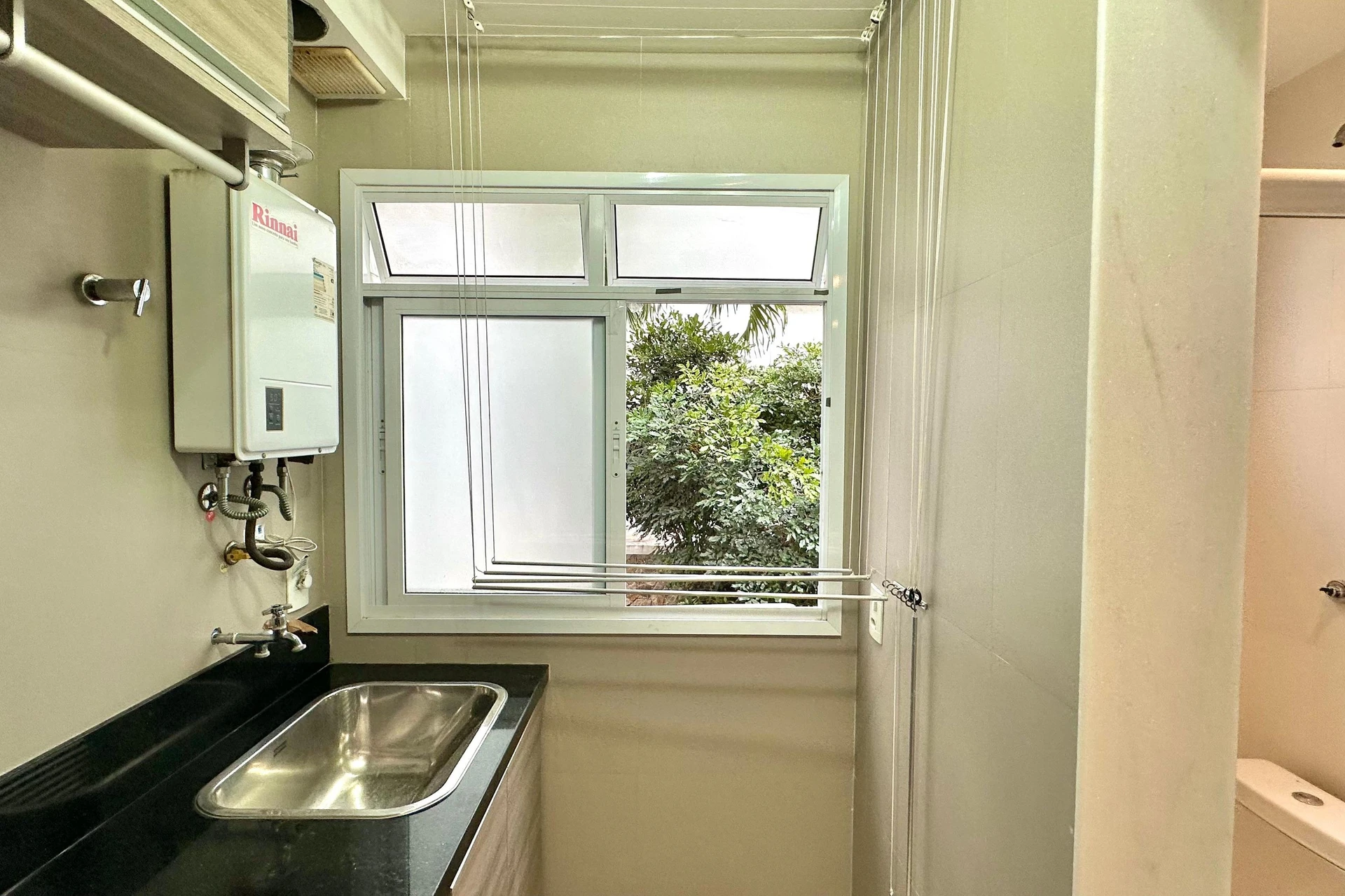 Unfurnished apartment with 2 suites and a balcony — photo 13