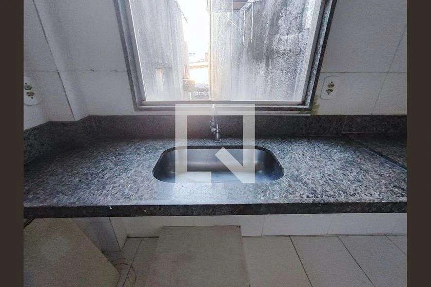 Apartamento de 1 dormitorio con balcón y cocina abierta — photo 7