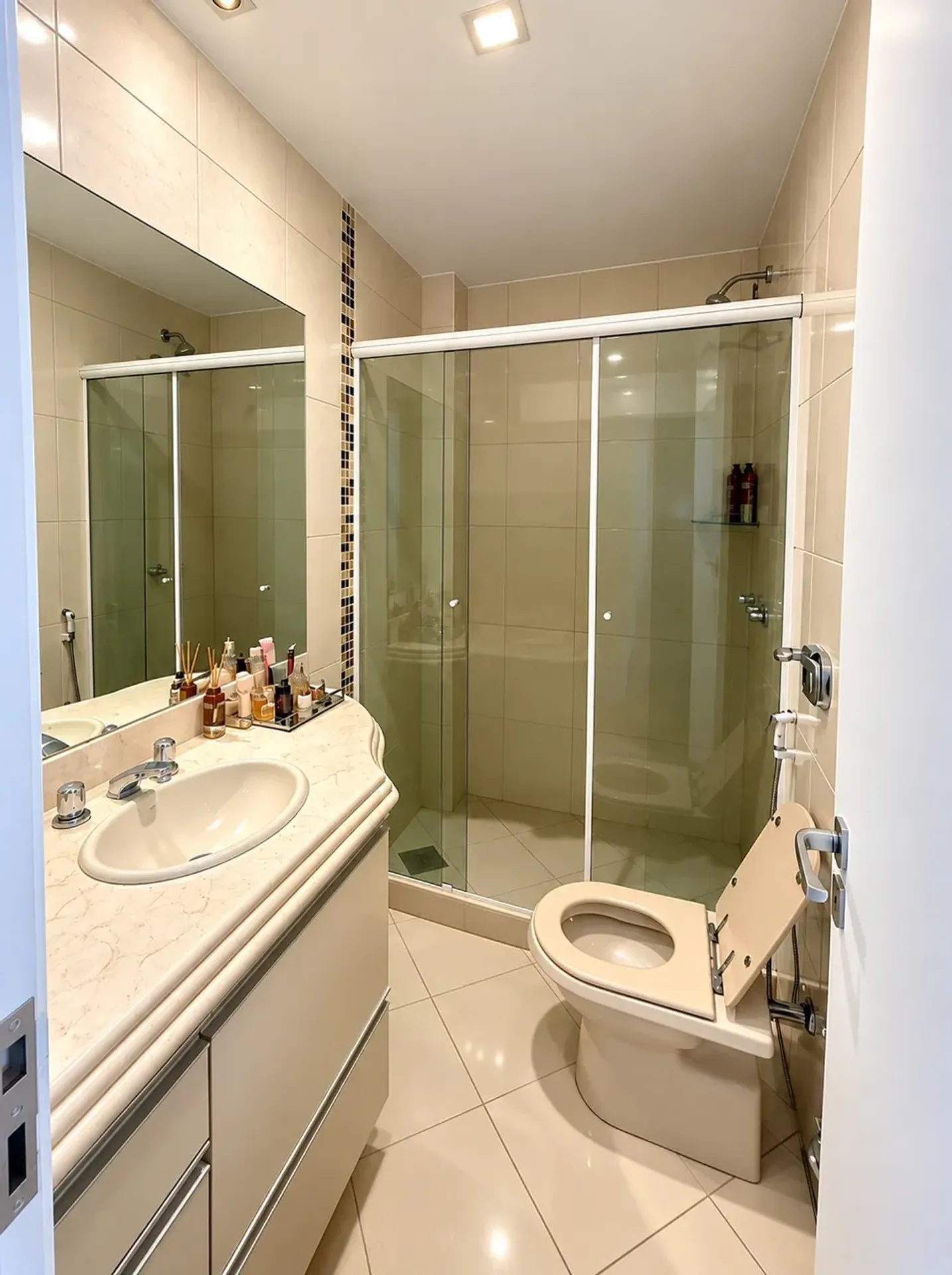 Furnished 400 m² house with 5 bedrooms and 3 parking — photo 11