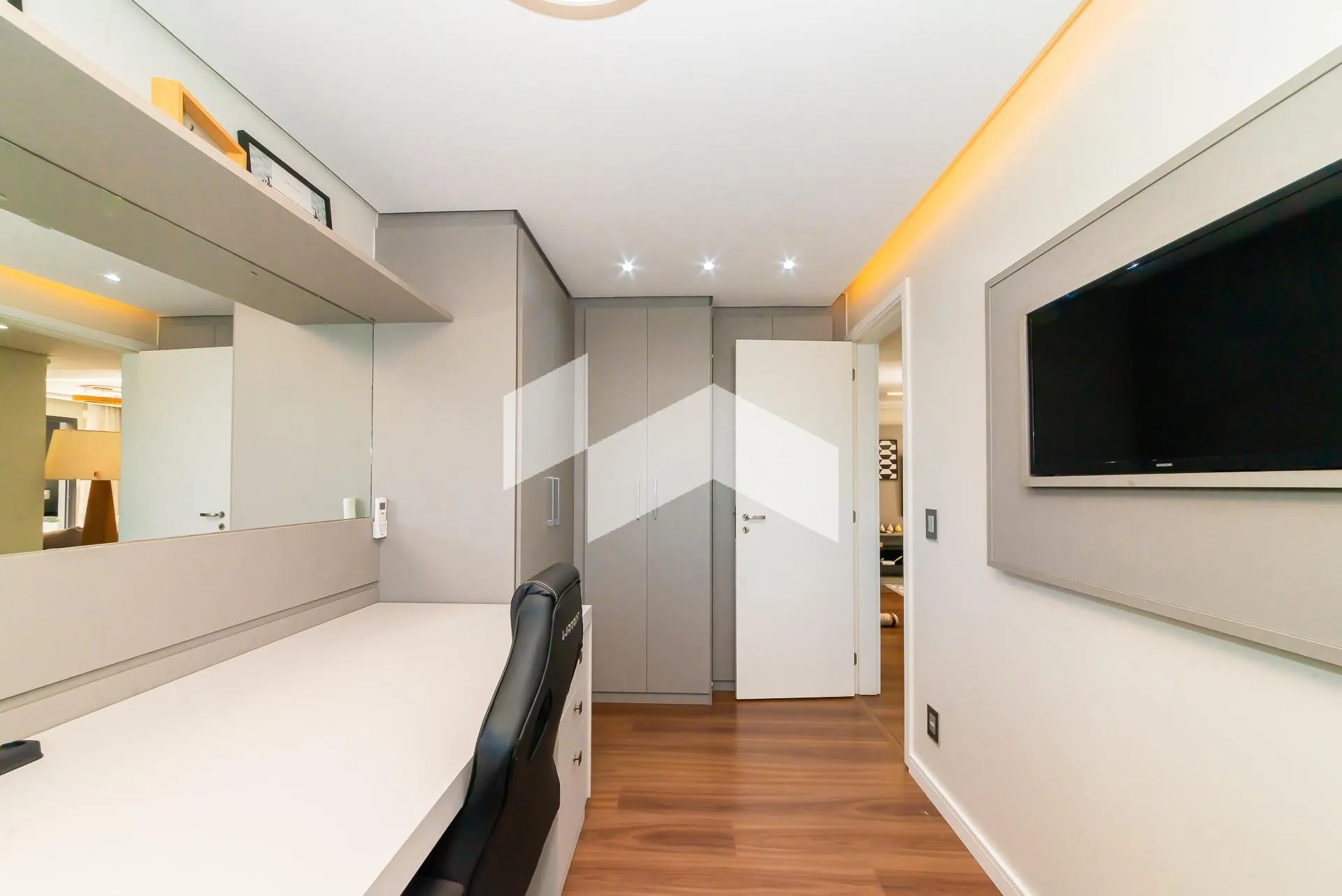 76 m² apartment with 2 bedrooms and an open-plan kitchen — photo 23