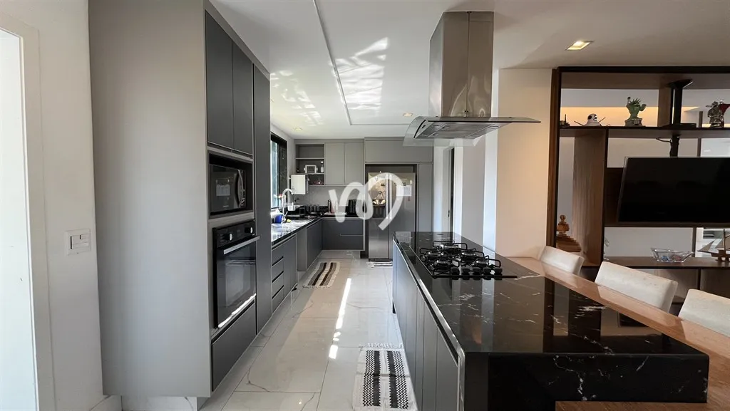Furnished house with 5 bedrooms and an open-plan kitchen — photo 4