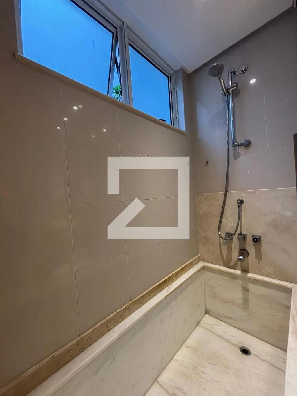 Furnished 1-bedroom apartment with 2 bathrooms — photo 41