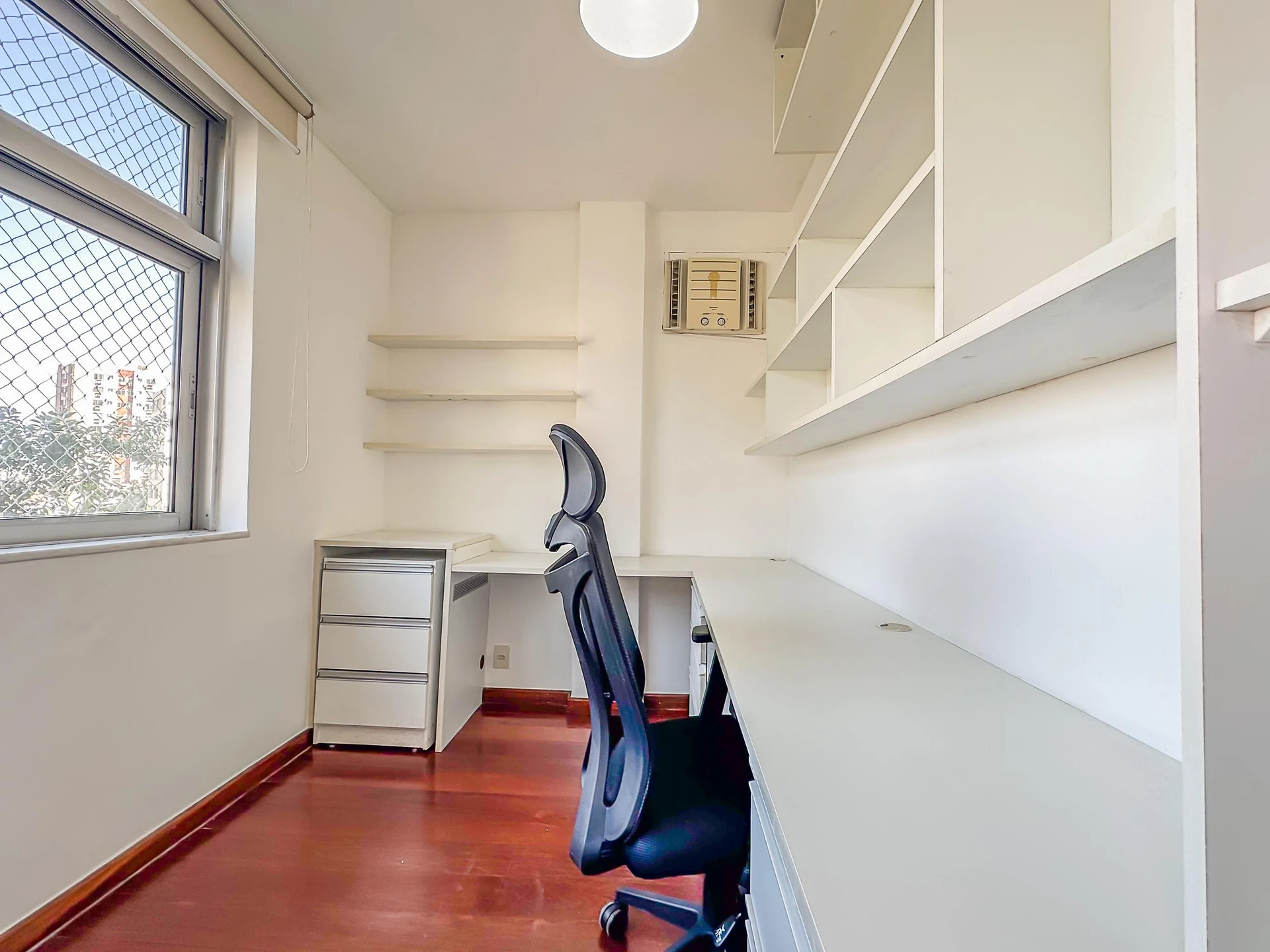 Furnished 2-bedroom apartment with open views — photo 42
