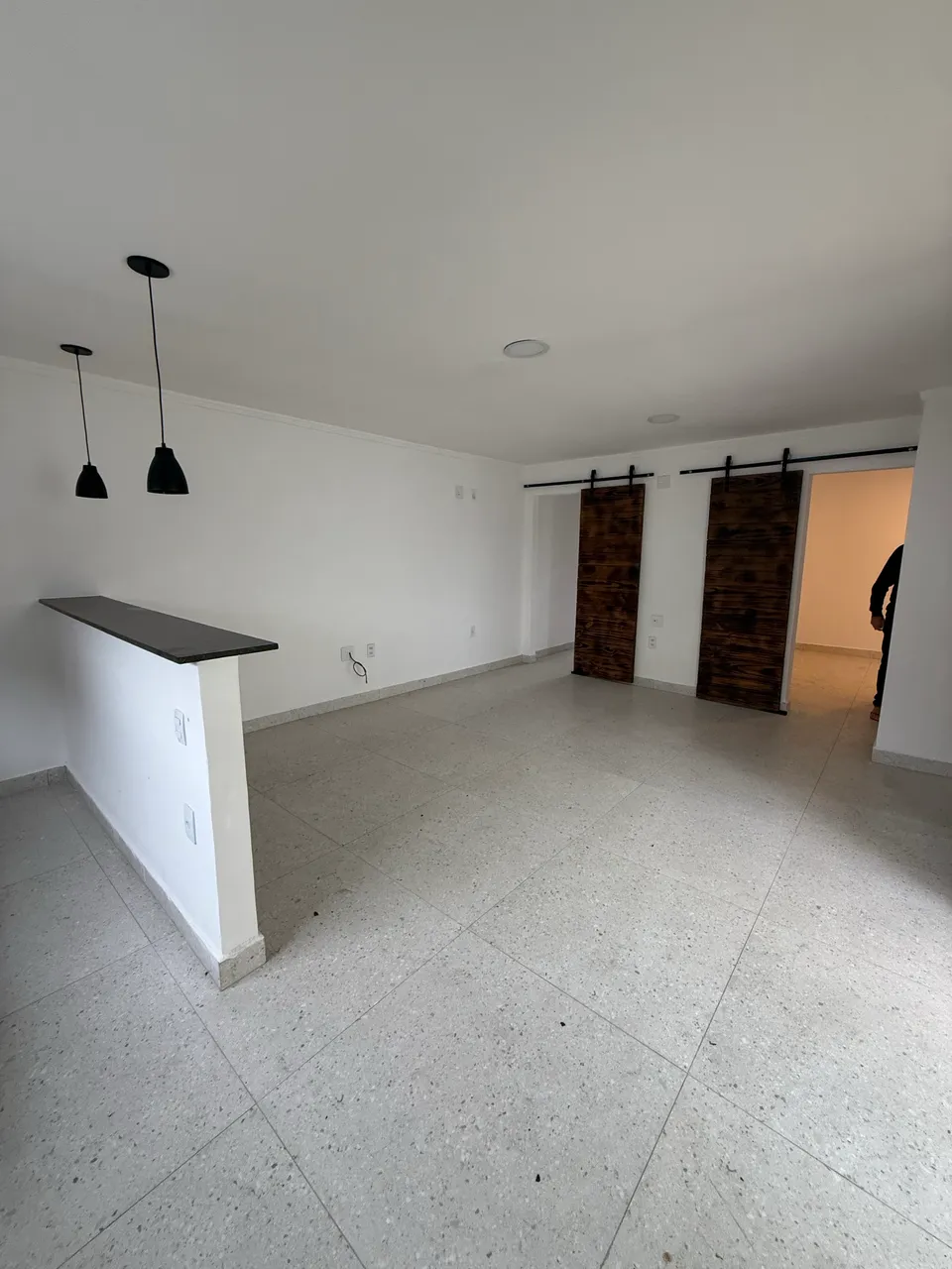 Casa com cozinha integrada, 2 quartos e 2 banheiros