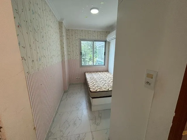 Glass-enclosed balcony in a 3-bedroom apartment, 94 m² — photo 16