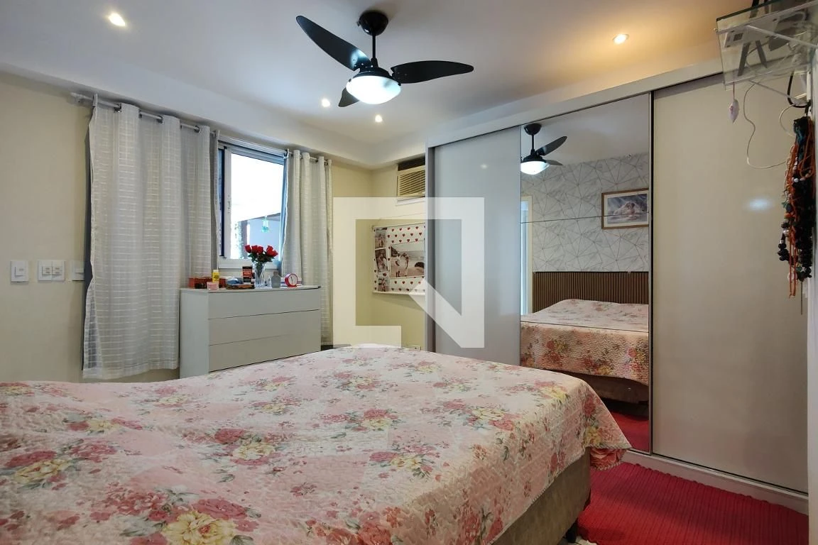 Glass-enclosed balcony in a 3-bedroom apartment, 155 m² — photo 62