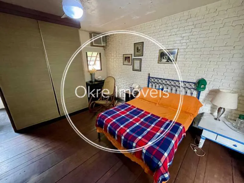 House in a gated community with 4 bedrooms and 5 baths — photo 18