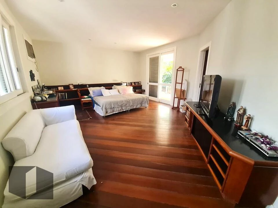 690 m² house with 6 bedrooms and balcony grill — photo 4