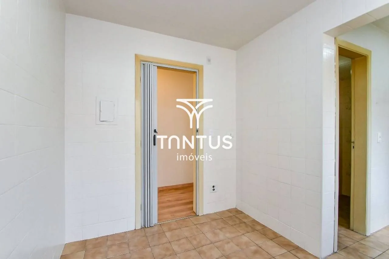 Wood or laminate floors in a 3-bedroom apartment, 80 m² — photo 31
