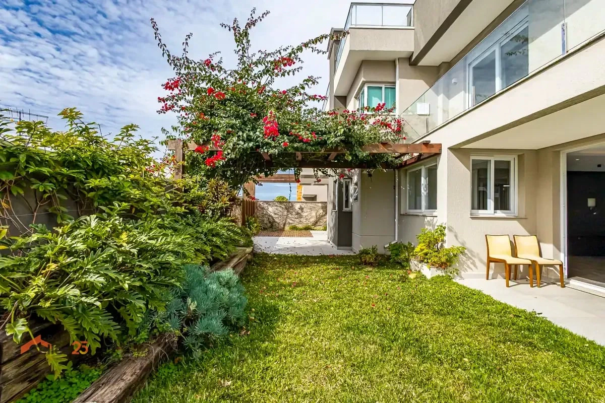 Furnished house, 275 m², with a glass-enclosed balcony — photo 24
