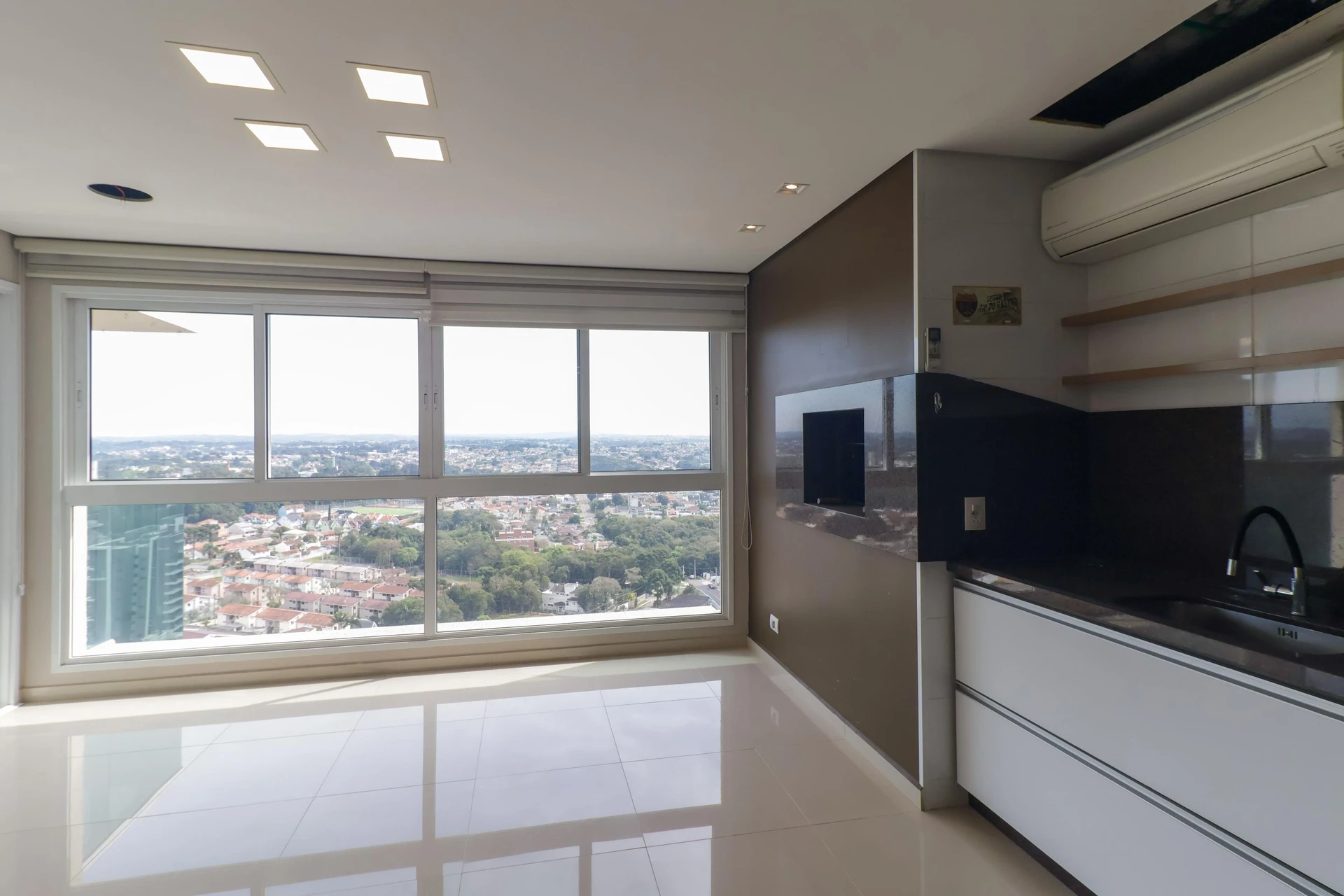 Furnished apartment, 266 m², with a bathtub — photo 26