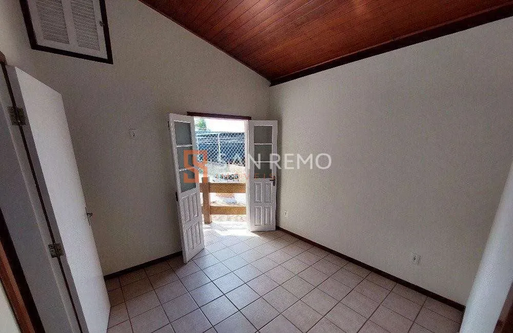 200 m² house with a fireplace and a grill on the balcony — photo 8