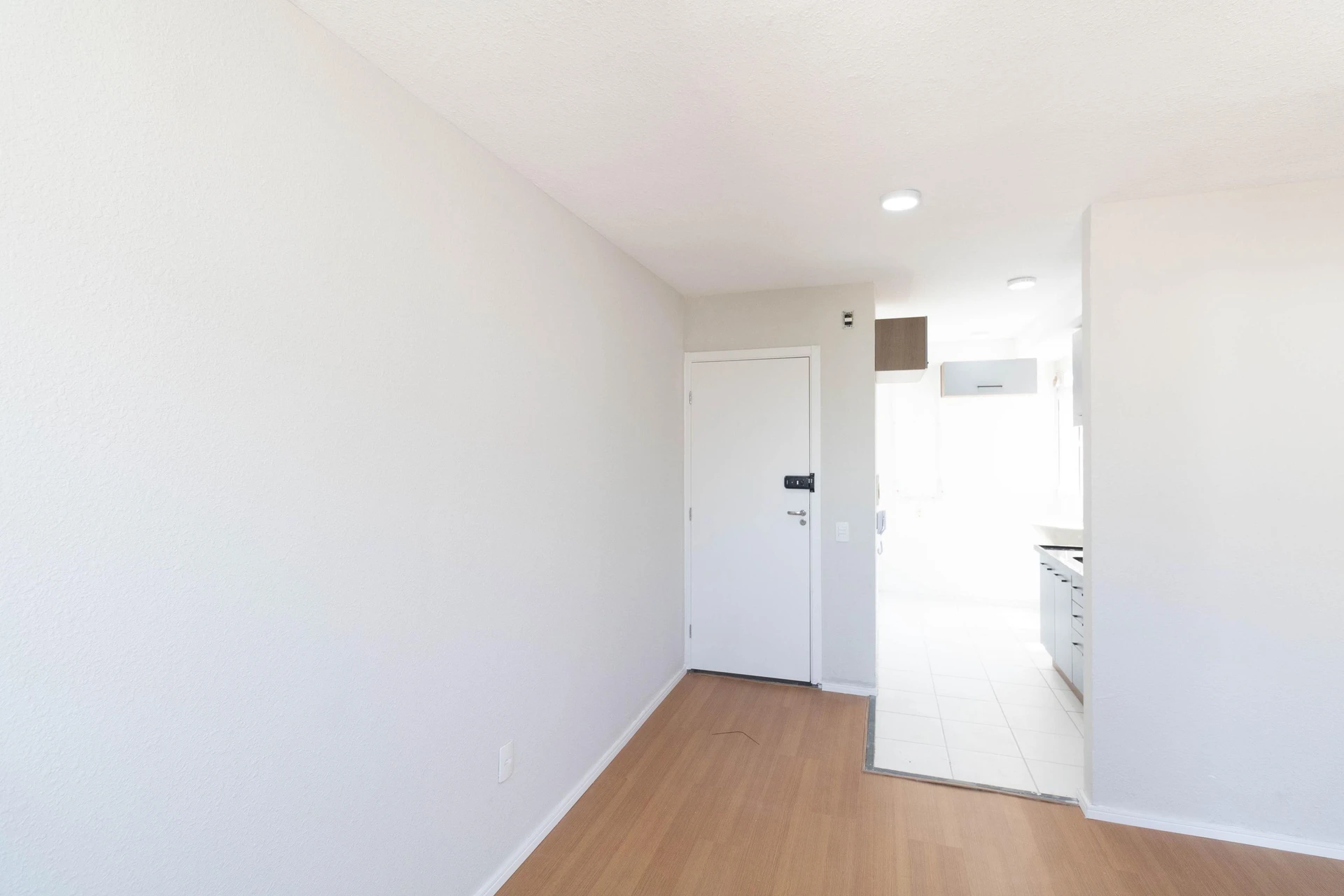 Glass-enclosed balcony in a 2-bedroom apartment, 44 m² — photo 27
