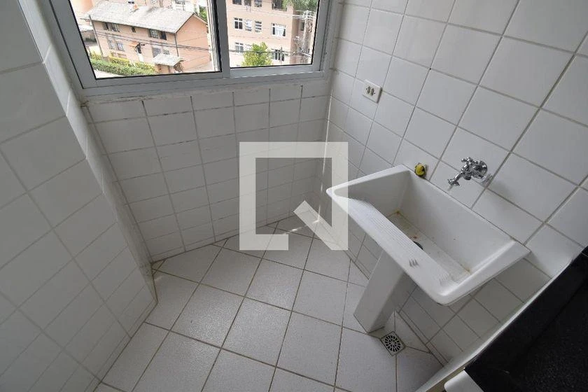 3-bedroom apartment in a building with a pool — photo 17