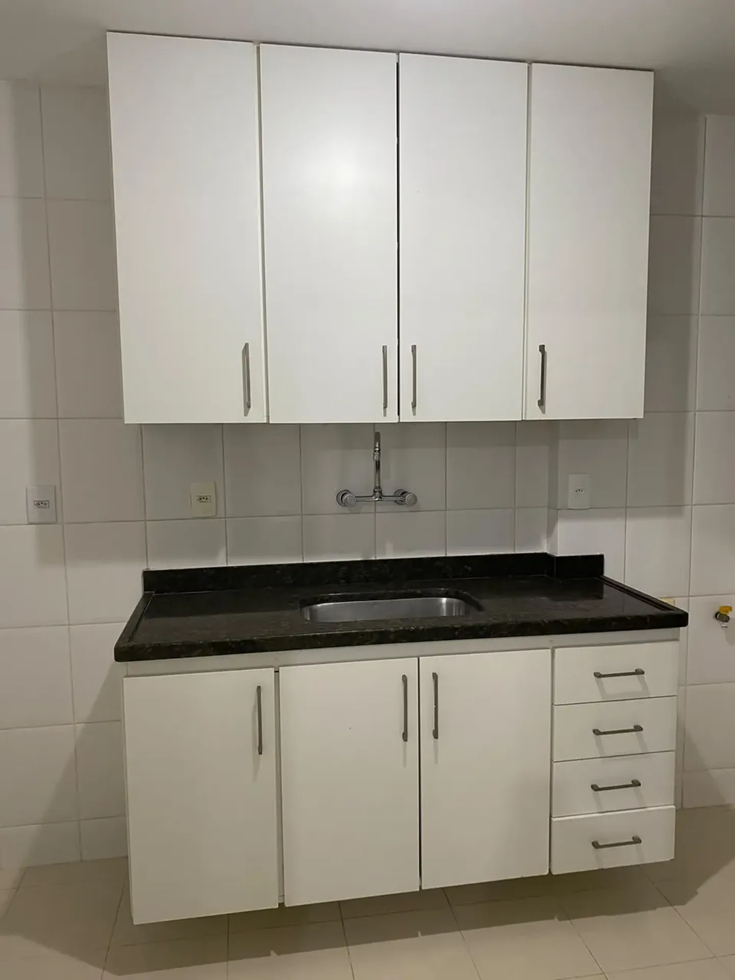 Unfurnished 3-bedroom apartment with balcony and 1 space — photo 2