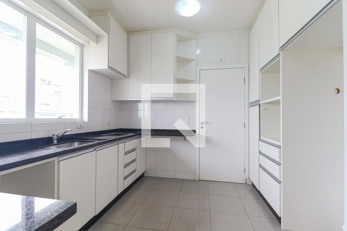 Apartment, 255 m², with a bathtub — photo 32