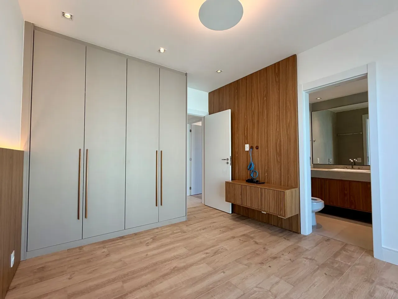 266 m² apartment with 3 bedrooms and an open kitchen — photo 22