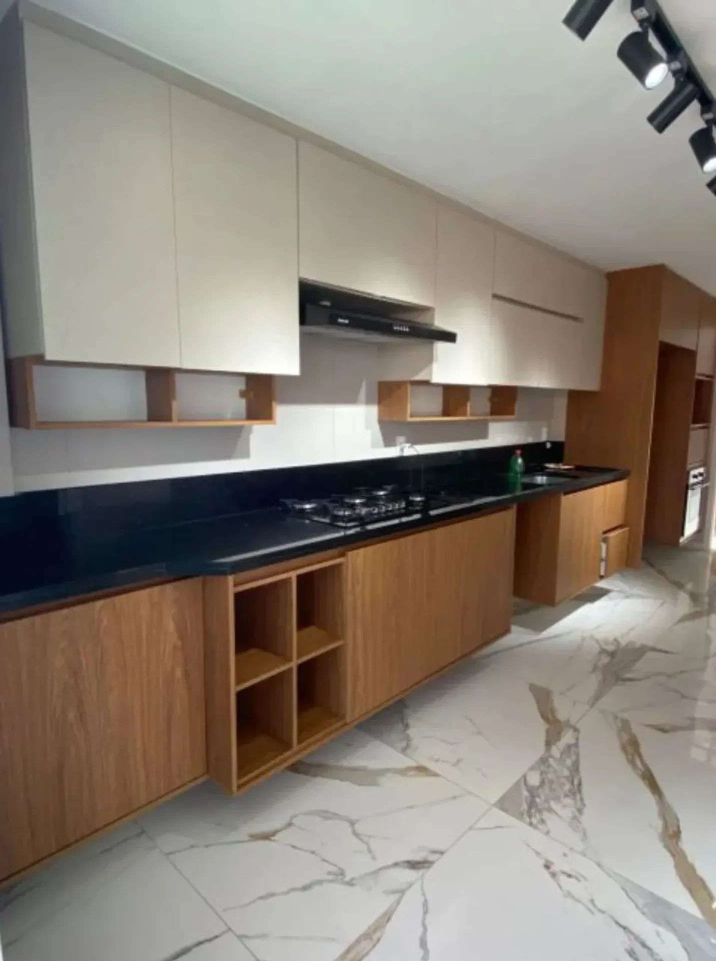 Duplex com 4 quartos, cozinha aberta a gás e 340 m² — photo 10