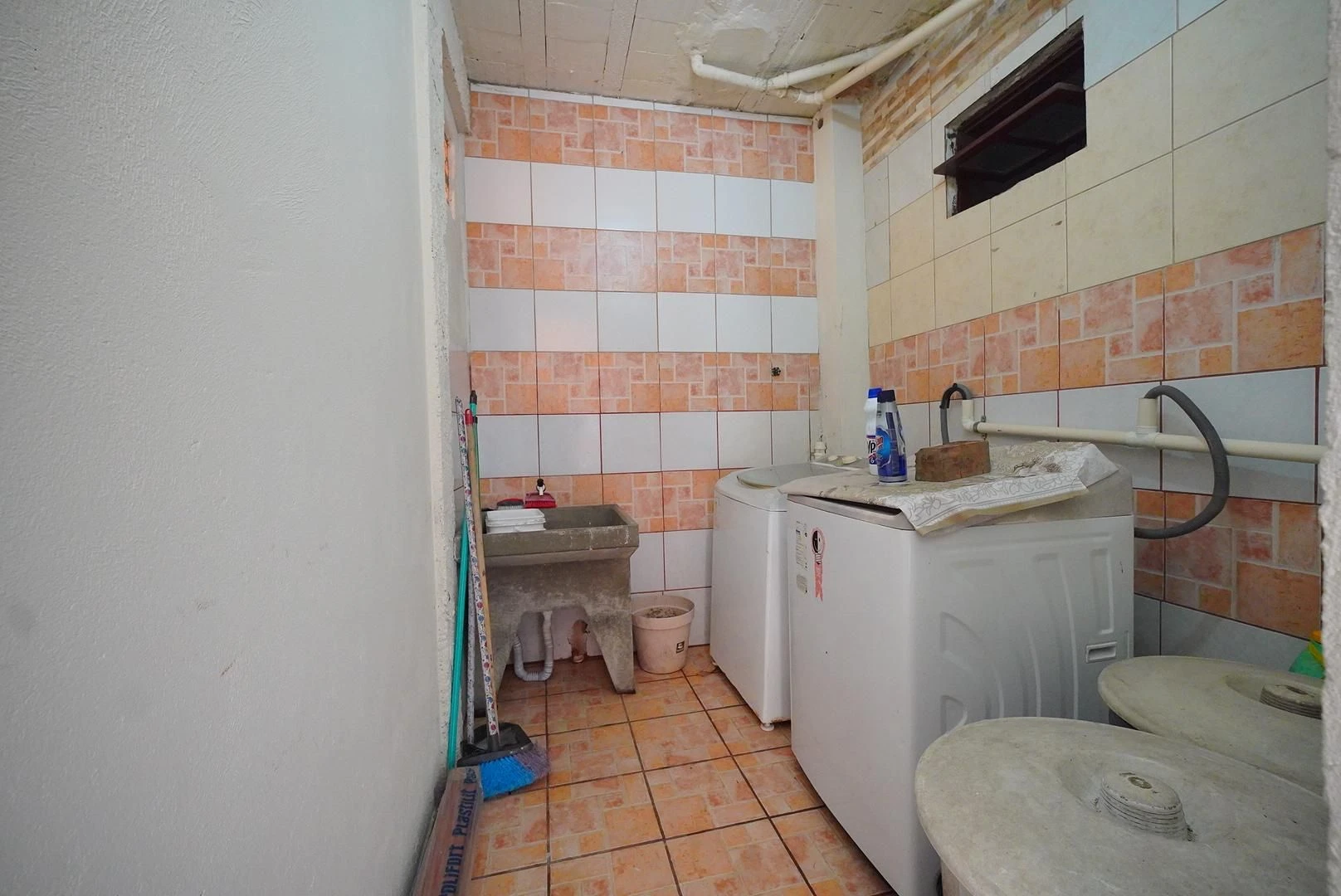 4-bedroom house with a garden — photo 4