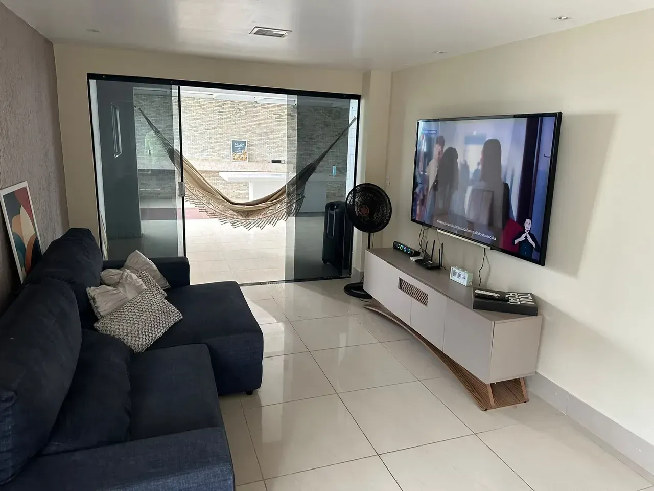 Furnished apartment, 200 m², with a glass-enclosed balcony