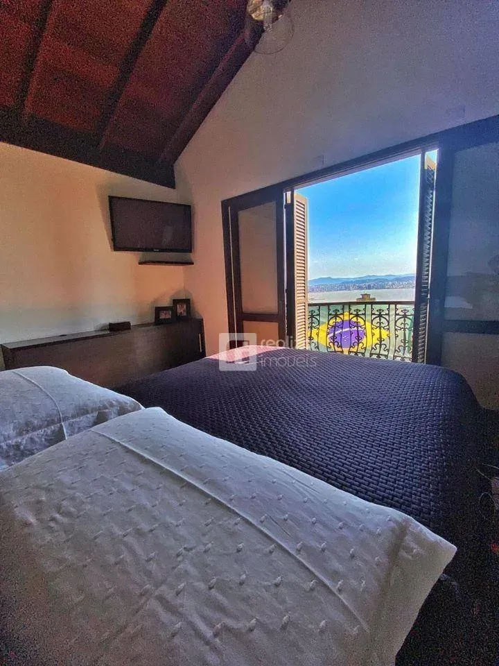 Casa con 4 dormitorios en suite y ventanales del suelo al techo — photo 22