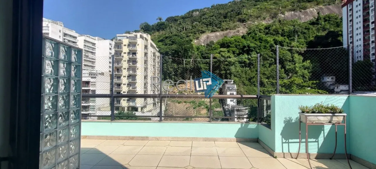 Unfurnished apartment with 3 bedrooms and a glazed balcony — photo 36