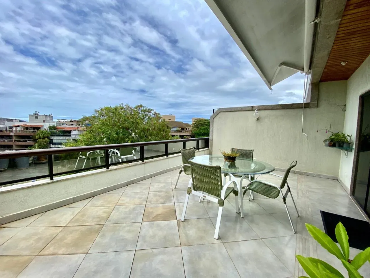 Furnished 369 m² apartment with a closed kitchen — photo 19