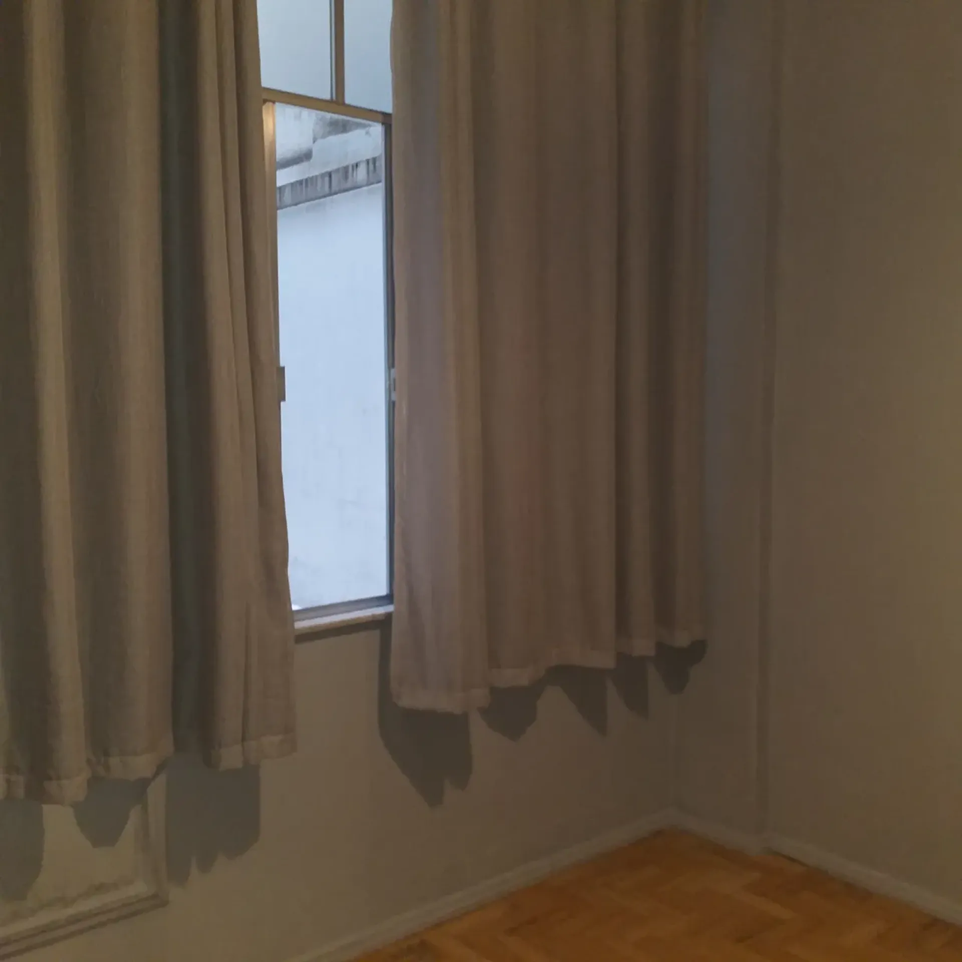 2-bedroom apartment with 3 bathrooms and glass shower — photo 11