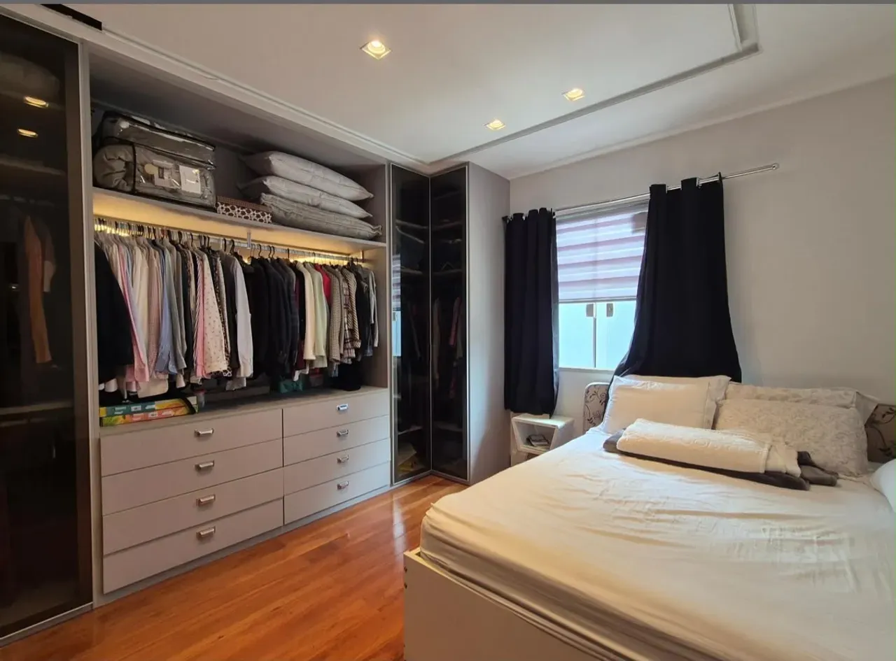 373 m² house with a home office and a grill on the balcony — photo 3