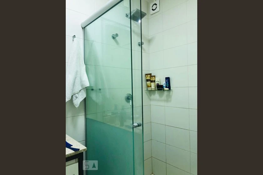 Furnished studio with 1 bedroom and an en-suite bathroom — photo 8