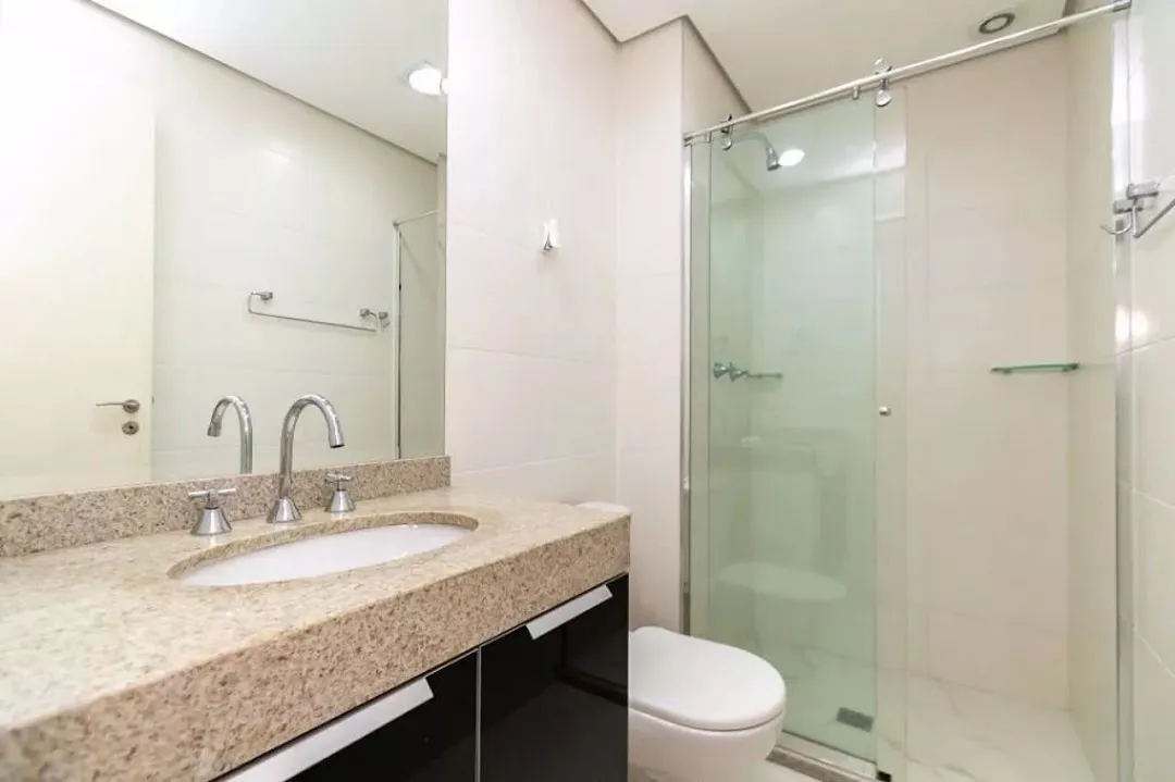 Apartamento de 2 dormitorios con balcón cerrado en vidrio — photo 19