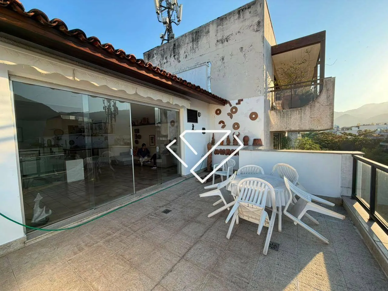 Penthouse with 3 bedrooms, 4 bathrooms and enclosed balcony — photo 22