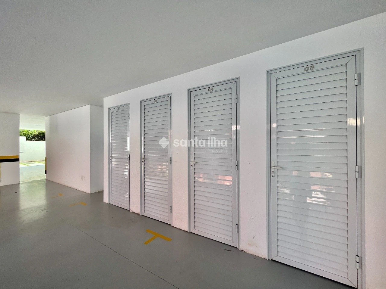 Balcony with a grill in a 2-bedroom apartment, 73 m² — photo 18