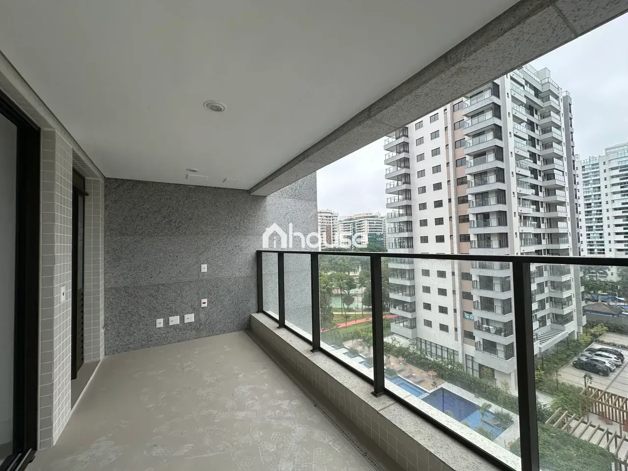 Apartment with 2 bedrooms, glass balcony, and 2 parking — photo 7