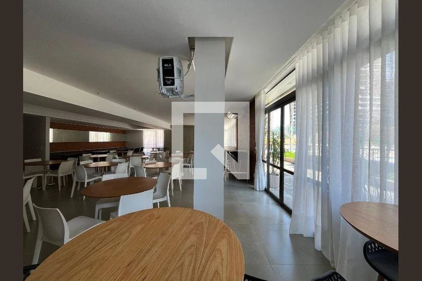 2-bedroom apartment in a building with a gym — photo 36
