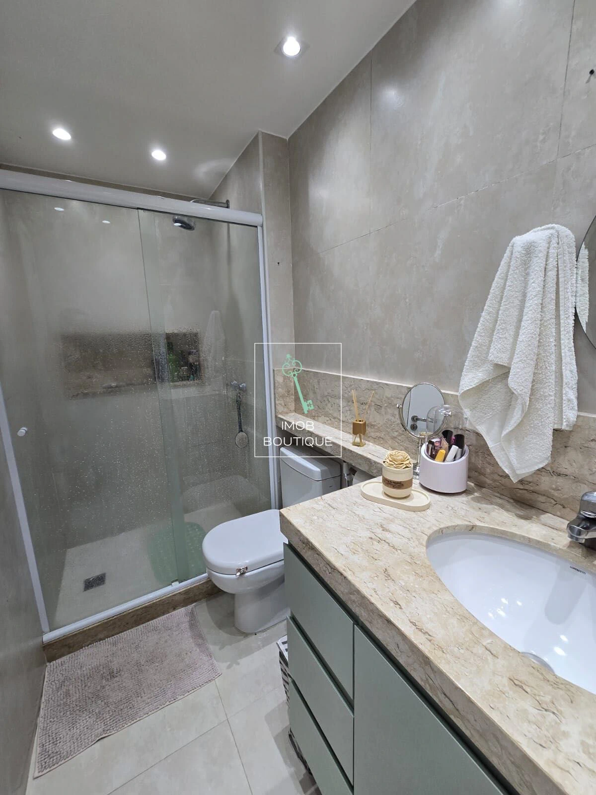 Furnished apartment, 88 m², with a glass-enclosed balcony — photo 2