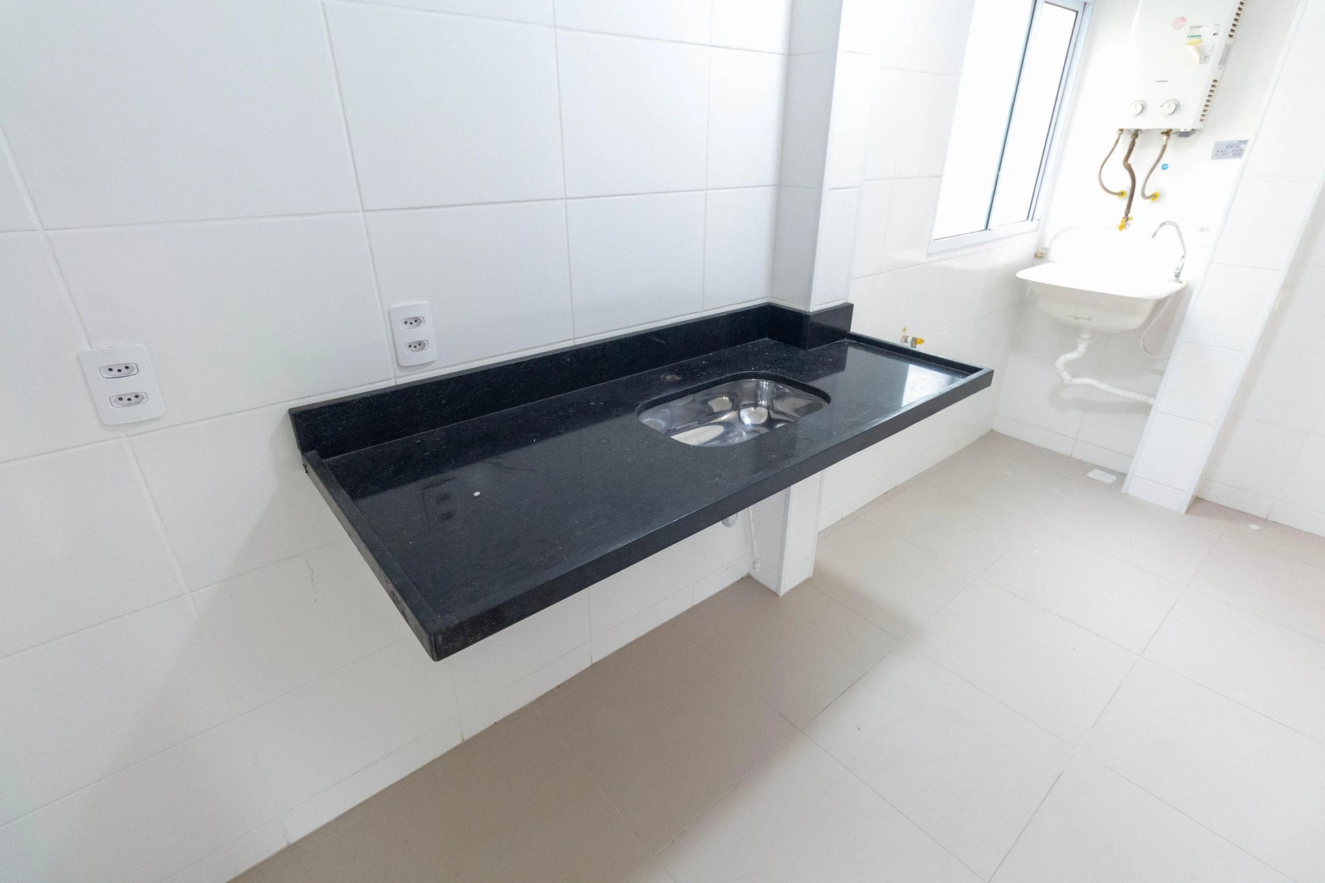 2-bedroom apartment in a building with a gym — photo 47