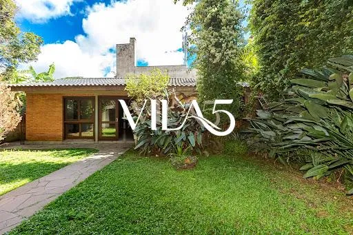 3-bedroom house with a bathtub in Curitiba — photo 9