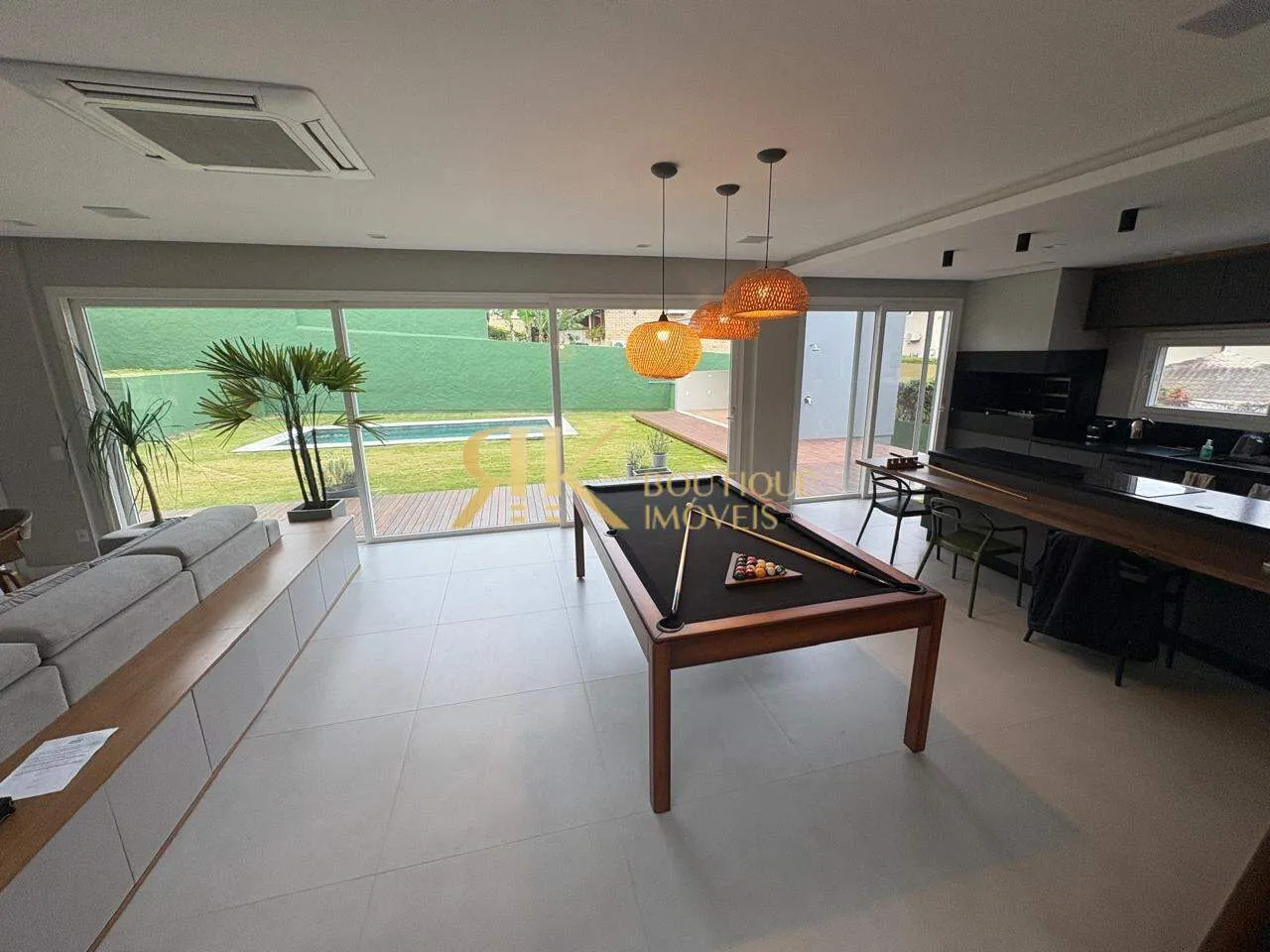 House with 4 en-suite bedrooms and a private pool — photo 8