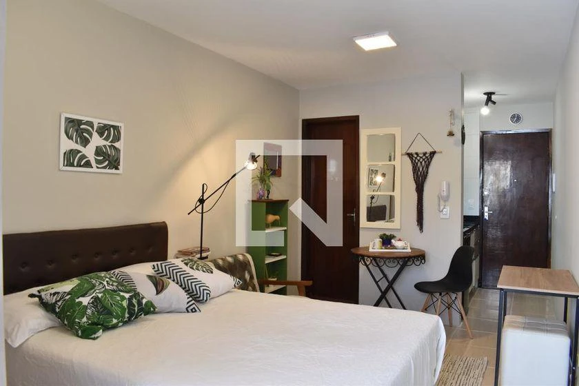 Furnished studio with 1 bedroom and a balcony