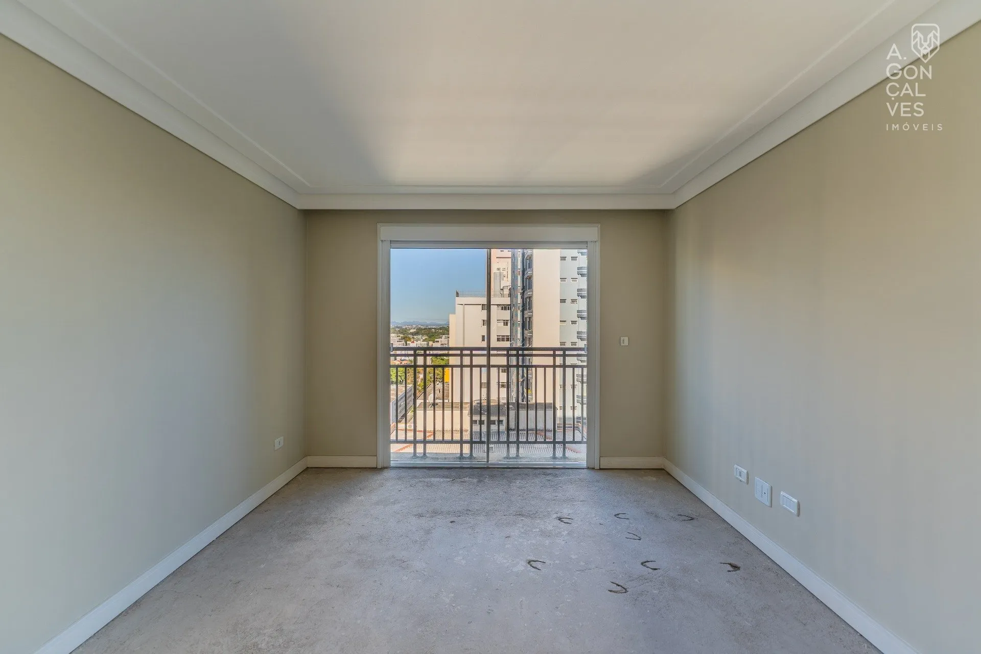 4-bedroom apartment with balcony and 3 parking spaces — photo 32