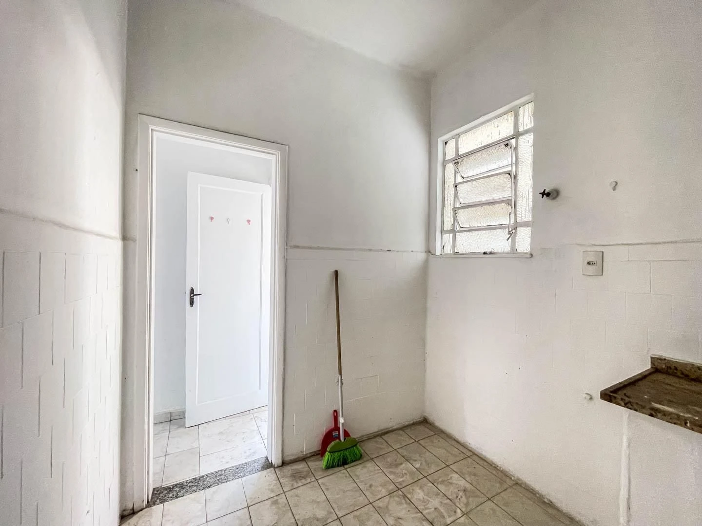 1-bedroom unfurnished apartment with no parking — photo 18