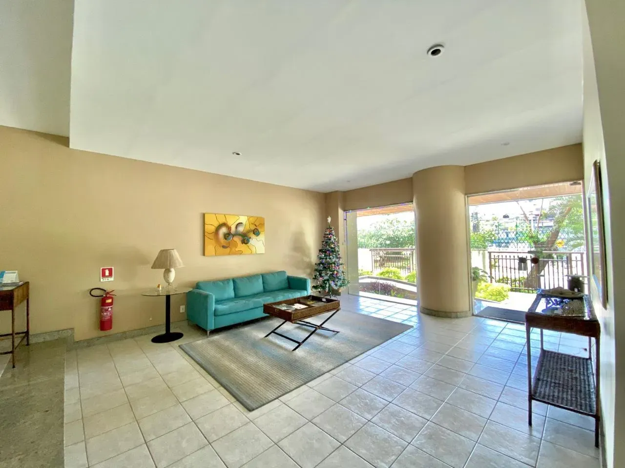 Furnished 369 m² apartment with a closed kitchen — photo 31