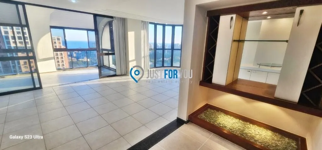 3-bedroom apartment with 4 baths and balcony — photo 7