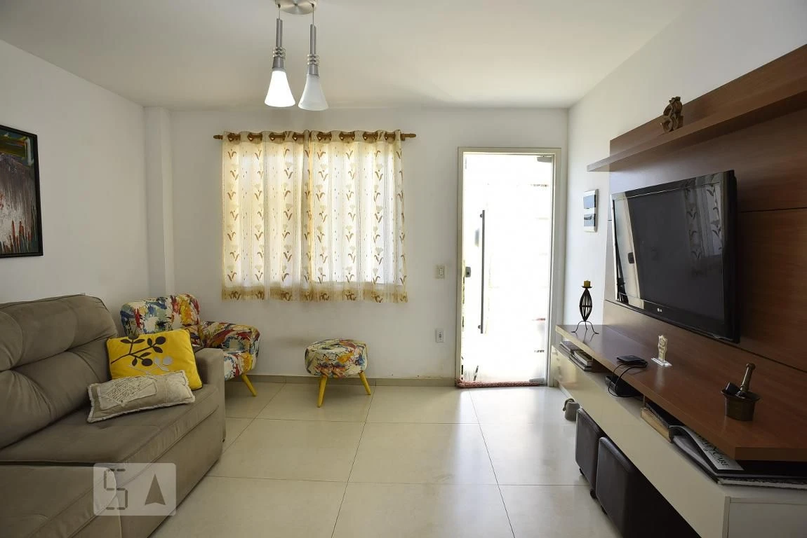 Furnished house with 2 en-suite bedrooms and laundry area — photo 7