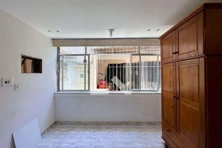 Apartamento de 3 quartos com cozinha separada e 70 m² — photo 25