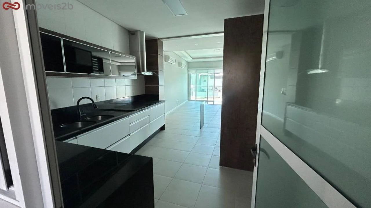 3 en-suite bedroom apartment with gourmet balcony 206 m²